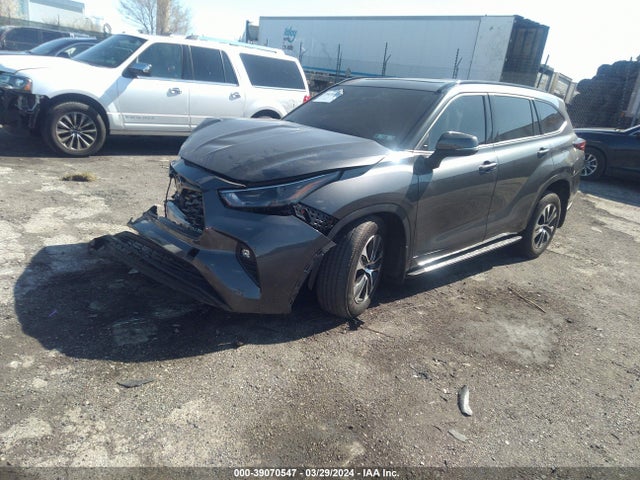 Toyota Highlander Xle 2022 5TDHZRBH8NS230423 Image 2