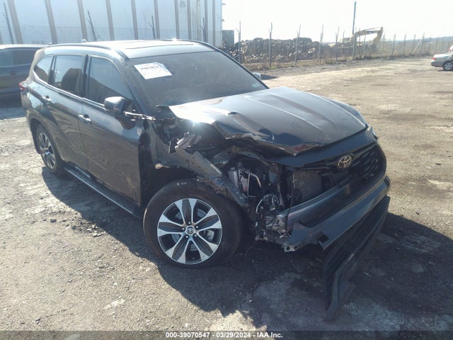 Toyota Highlander Xle 2022 5TDHZRBH8NS230423 Image 6
