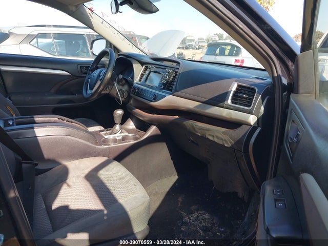 Toyota Highlander Le 2019 5TDZZRFH6KS300267 Image 5