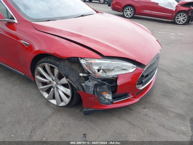 5YJSA1H18EFP41837 Tesla Model S P85