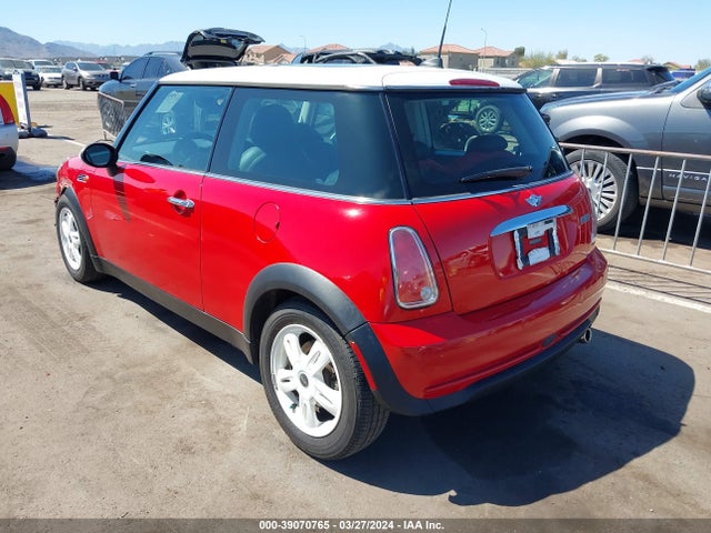 2006 MINI COOPER WMWRC33536TJ79291 Photo 2