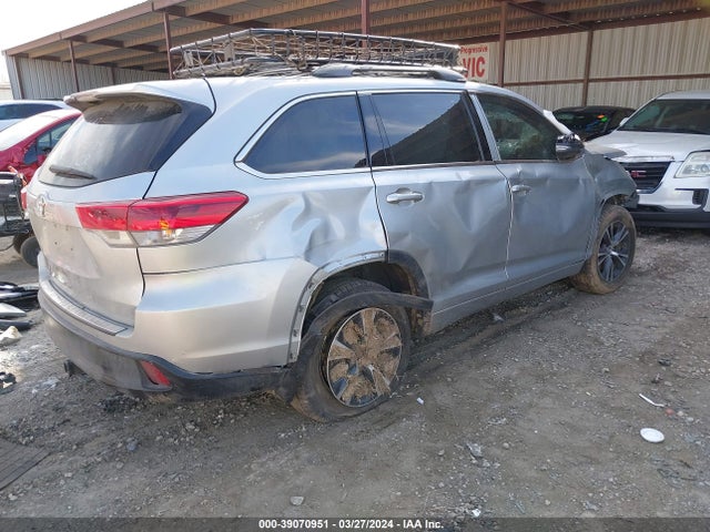 Toyota Highlander Le 2018 5TDBZRFH5JS857459 Image 4