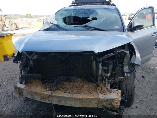 Toyota Highlander Le 2018 5TDBZRFH5JS857459 Image 6
