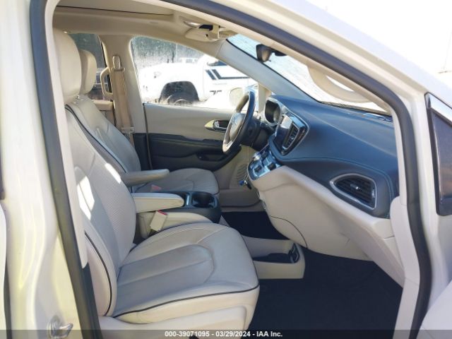 2017 CHRYSLER PACIFICA HYBRID 2C4RC1N75HR692221 Photo 4