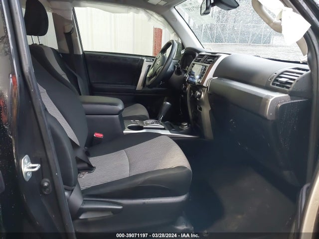 Toyota 4RUNNER SR5 2022 JTEMU5JRXN6000071 Image 5