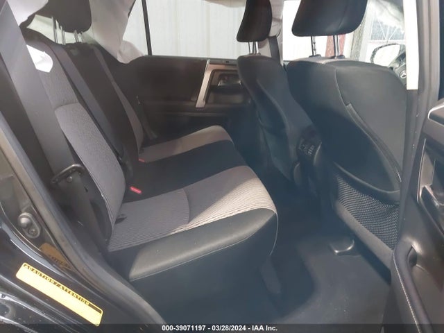 Toyota 4RUNNER SR5 2022 JTEMU5JRXN6000071 Image 8