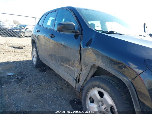 1C4PJMAB7FW638352 Jeep Cherokee Sport