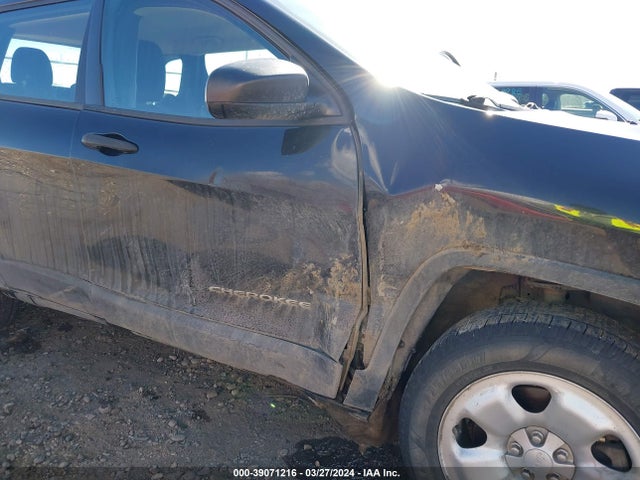 1C4PJMAB7FW638352 Jeep Cherokee Sport