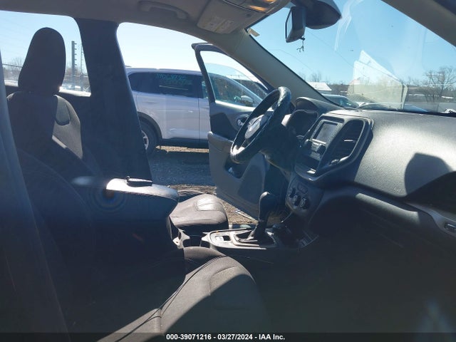 1C4PJMAB7FW638352 Jeep Cherokee Sport