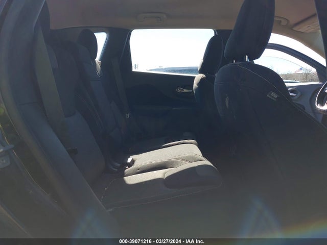 1C4PJMAB7FW638352 Jeep Cherokee Sport