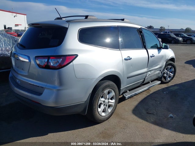 Chevrolet Traverse Ls 2015 1GNKRFKD5FJ362661 Image 4