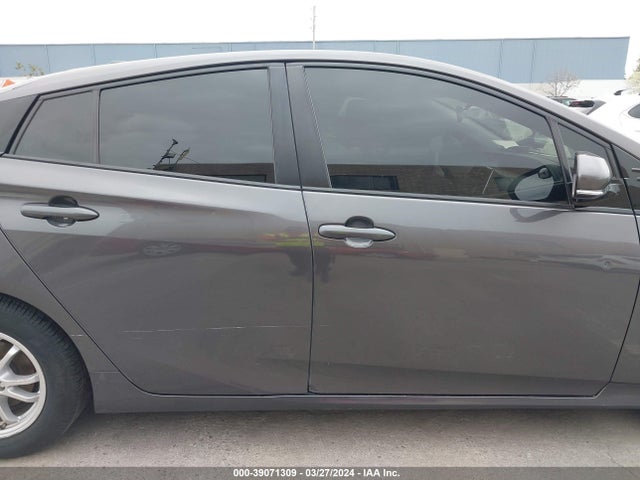 Toyota Prius Two 2017 JTDKBRFU1H3567894 Image 12