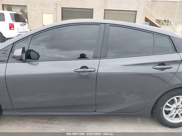 Toyota Prius Two 2017 JTDKBRFU1H3567894 Image 13