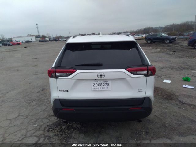 2T3F1RFV0MC165323 Toyota RAV4 LE