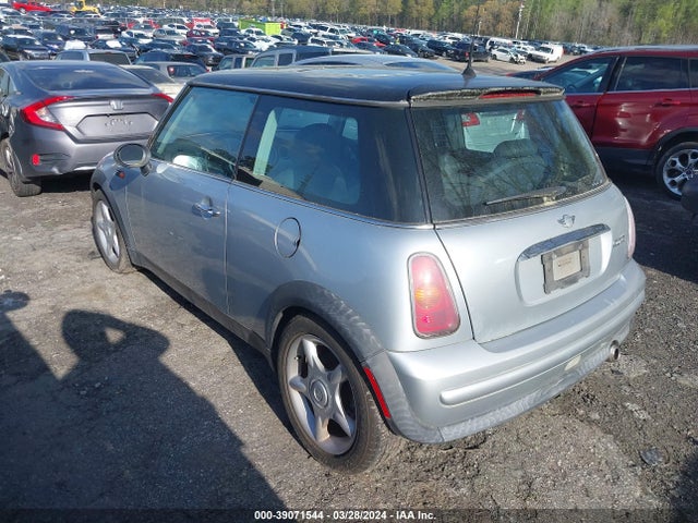 2003 MINI COOPER WMWRC33403TC39081 Photo 2