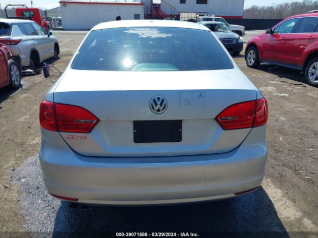 3VW2K7AJ9EM212786 Volkswagen Jetta 2.0l S