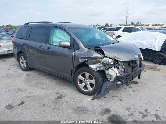 Toyota Sienna Le 8 Passenger 2017 5TDKZ3DC7HS792015 Image 1