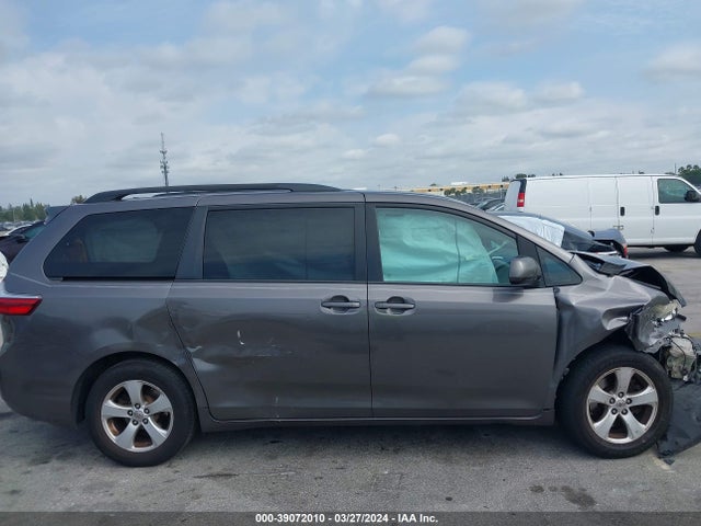 Toyota Sienna Le 8 Passenger 2017 5TDKZ3DC7HS792015 Image 13