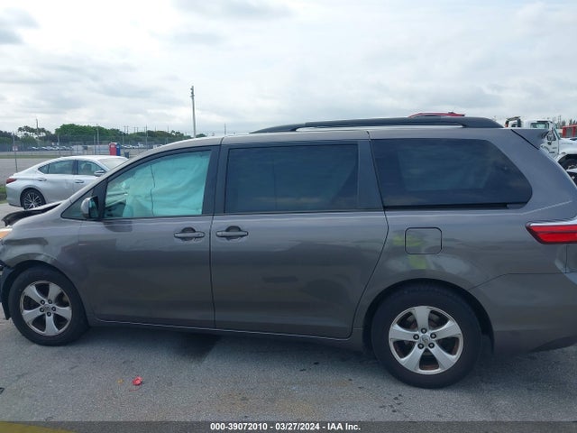 Toyota Sienna Le 8 Passenger 2017 5TDKZ3DC7HS792015 Image 14