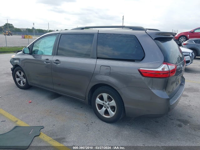 Toyota Sienna Le 8 Passenger 2017 5TDKZ3DC7HS792015 Image 3