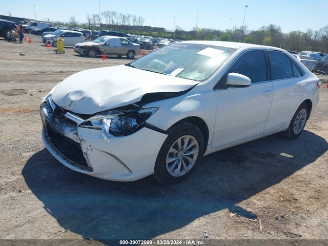 Toyota CAMRY LE 2015 4T4BF1FKXFR464258 Image 2