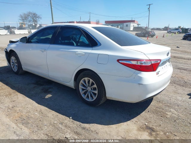 Toyota CAMRY LE 2015 4T4BF1FKXFR464258 Image 3