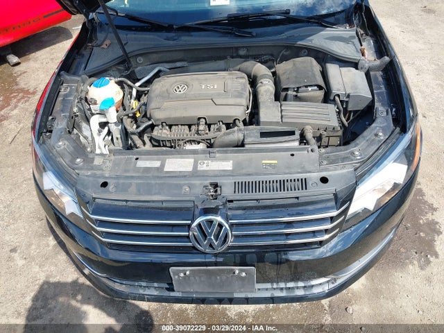 1VWBT7A3XFC022786 Volkswagen Passat 1.8t Se
