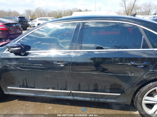 1VWBT7A3XFC022786 Volkswagen Passat 1.8t Se