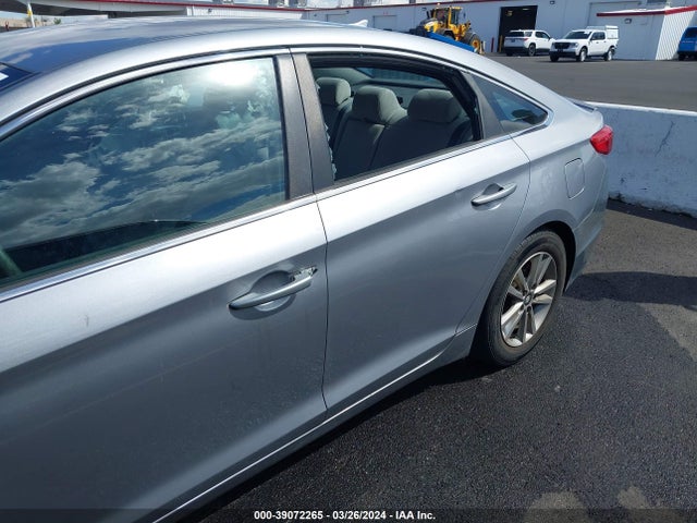 Hyundai SONATA SE 2016 5NPE24AF4GH340002 Image 12