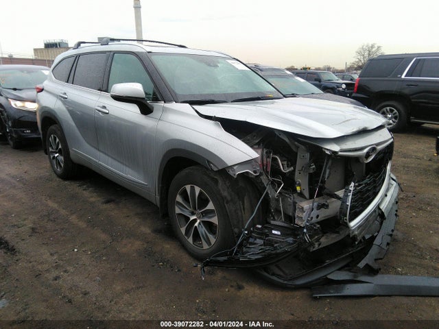 Toyota Highlander Xle 2021 5TDGZRBH4MS124769 main image