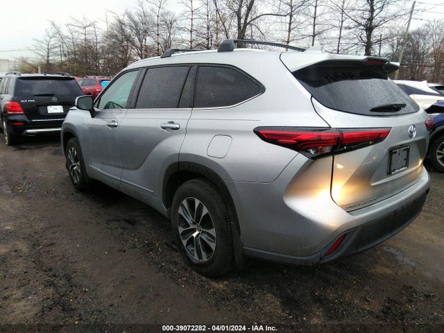 Toyota Highlander Xle 2021 5TDGZRBH4MS124769 Image 3
