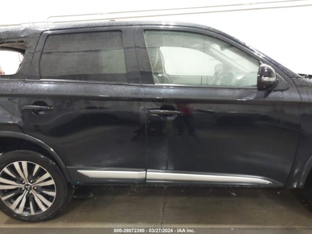 JA4AD3A32KZ028068 Mitsubishi Outlander Se