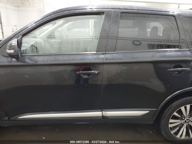 JA4AD3A32KZ028068 Mitsubishi Outlander Se