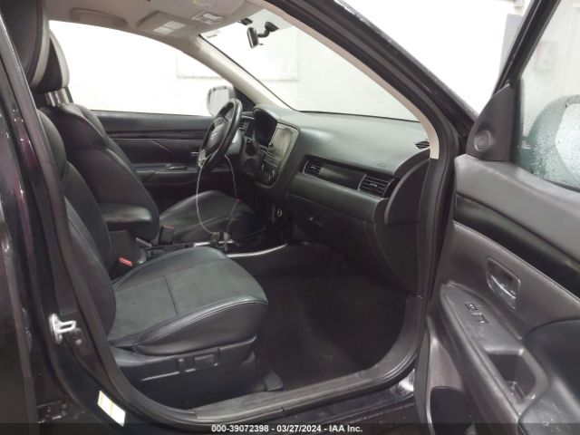 JA4AD3A32KZ028068 Mitsubishi Outlander Se
