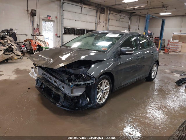 Ford FOCUS SE 2015 1FADP3K25FL213195 Image 2