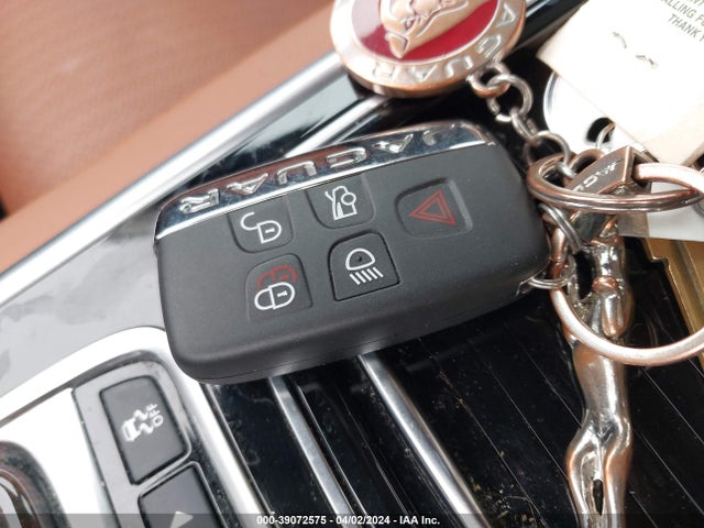 2018 JAGUAR XE SAJAN4EV8JCP17717 Photo 10