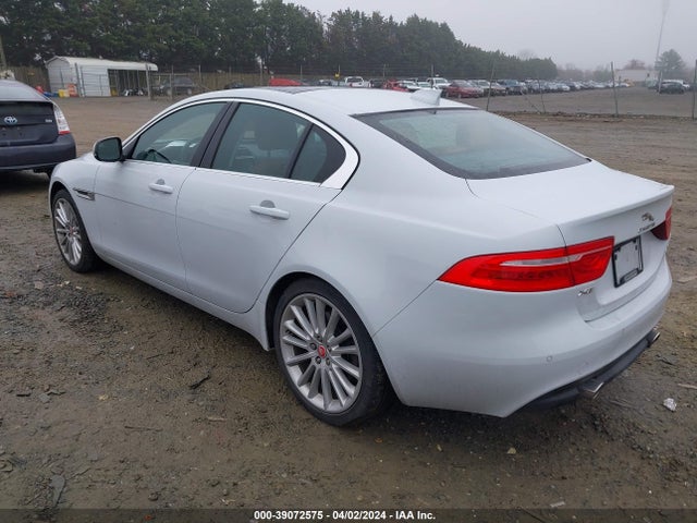 2018 JAGUAR XE SAJAN4EV8JCP17717 Photo 2