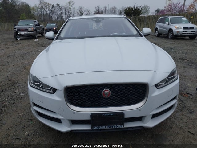 2018 JAGUAR XE SAJAN4EV8JCP17717 Photo 5