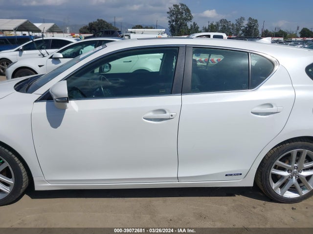 Lexus CT 200H 2015 JTHKD5BH7F2248562 Image 14