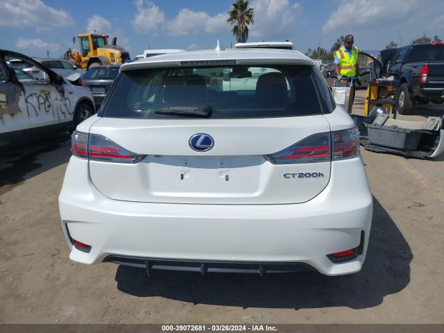 Lexus CT 200H 2015 JTHKD5BH7F2248562 Image 16