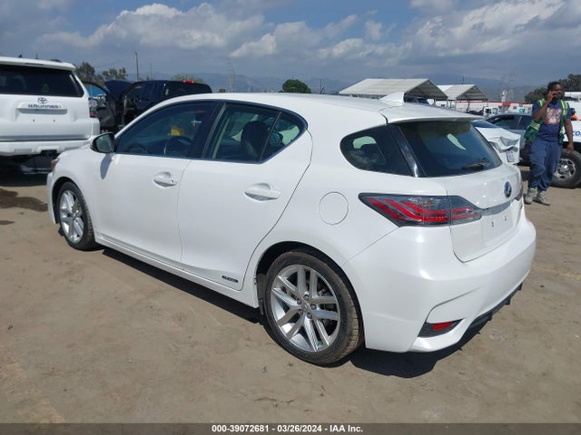 Lexus CT 200H 2015 JTHKD5BH7F2248562 Image 3