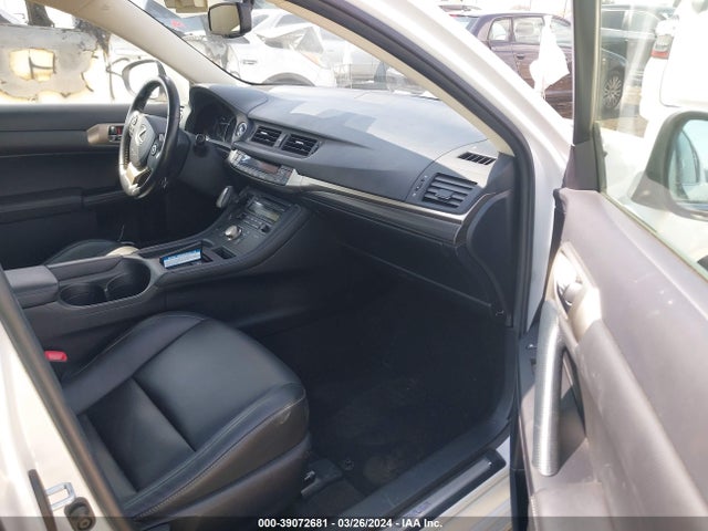 Lexus CT 200H 2015 JTHKD5BH7F2248562 Image 5