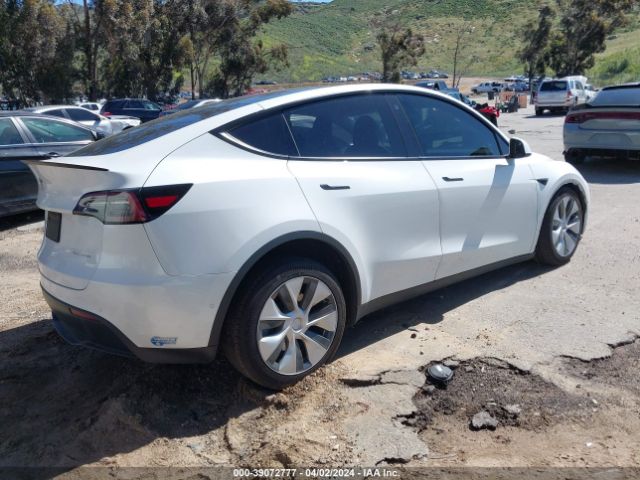2021 TESLA MODEL Y 5YJYGDEE2MF302388 Photo 3