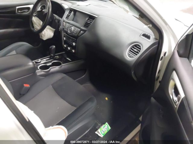 5N1DR2MM8JC673274 Nissan Pathfinder Sv