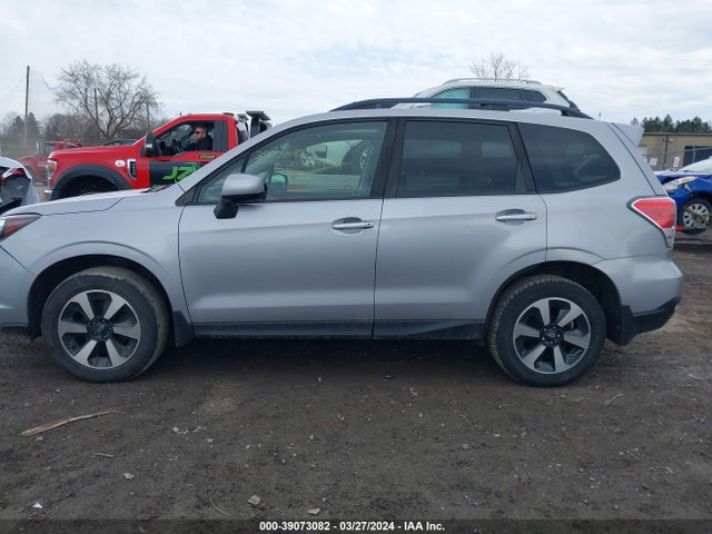 Subaru Forester 2.5i Premium 2017 JF2SJAEC3HH594547 Image 14
