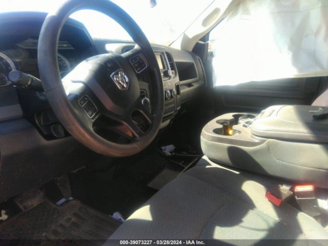 1C6RR7KT8JS352964 RAM 1500 Express  4x4 5'7 Box