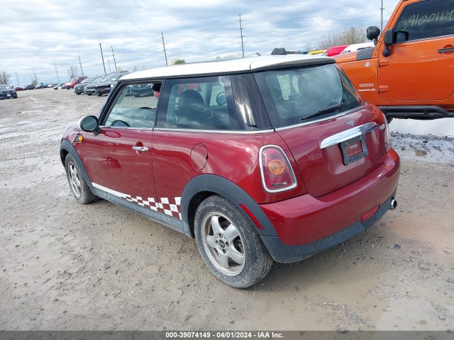 2007 MINI COOPER WMWMF335X7TU61852 Photo 2