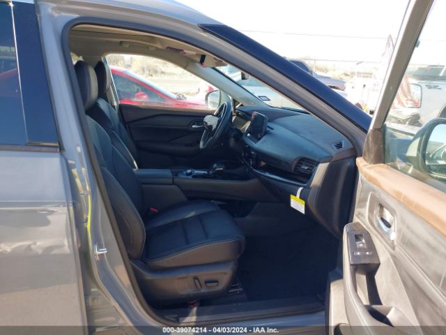 5N1BT3CA8NC709105 Nissan Rogue Sl Fwd