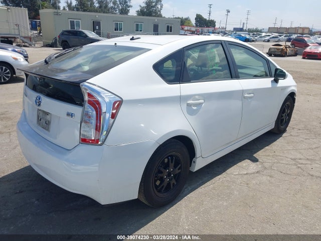 Toyota Prius Three 2015 JTDKN3DU9F1900052 Image 4