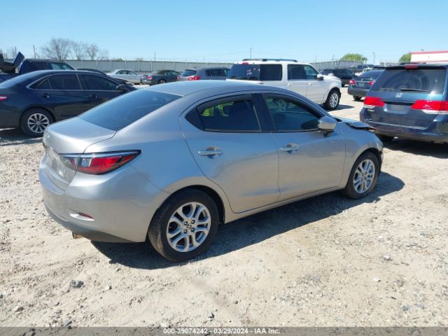 3MYDLBZV5GY118985 Scion IA